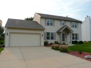 W143N9915 Ridgewood Ln, Germantown, WI 53022