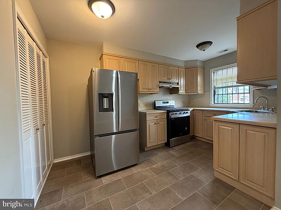 5th image of 2929 S 66th St