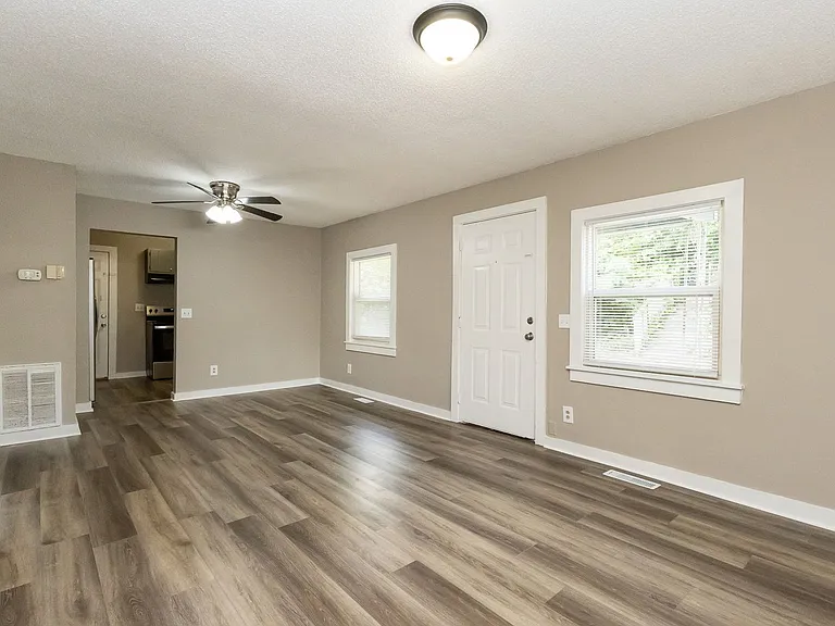 912 Tunnel Blvd — Photo 1