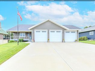 116 W Bay Rd, Lake Park, IA 51347