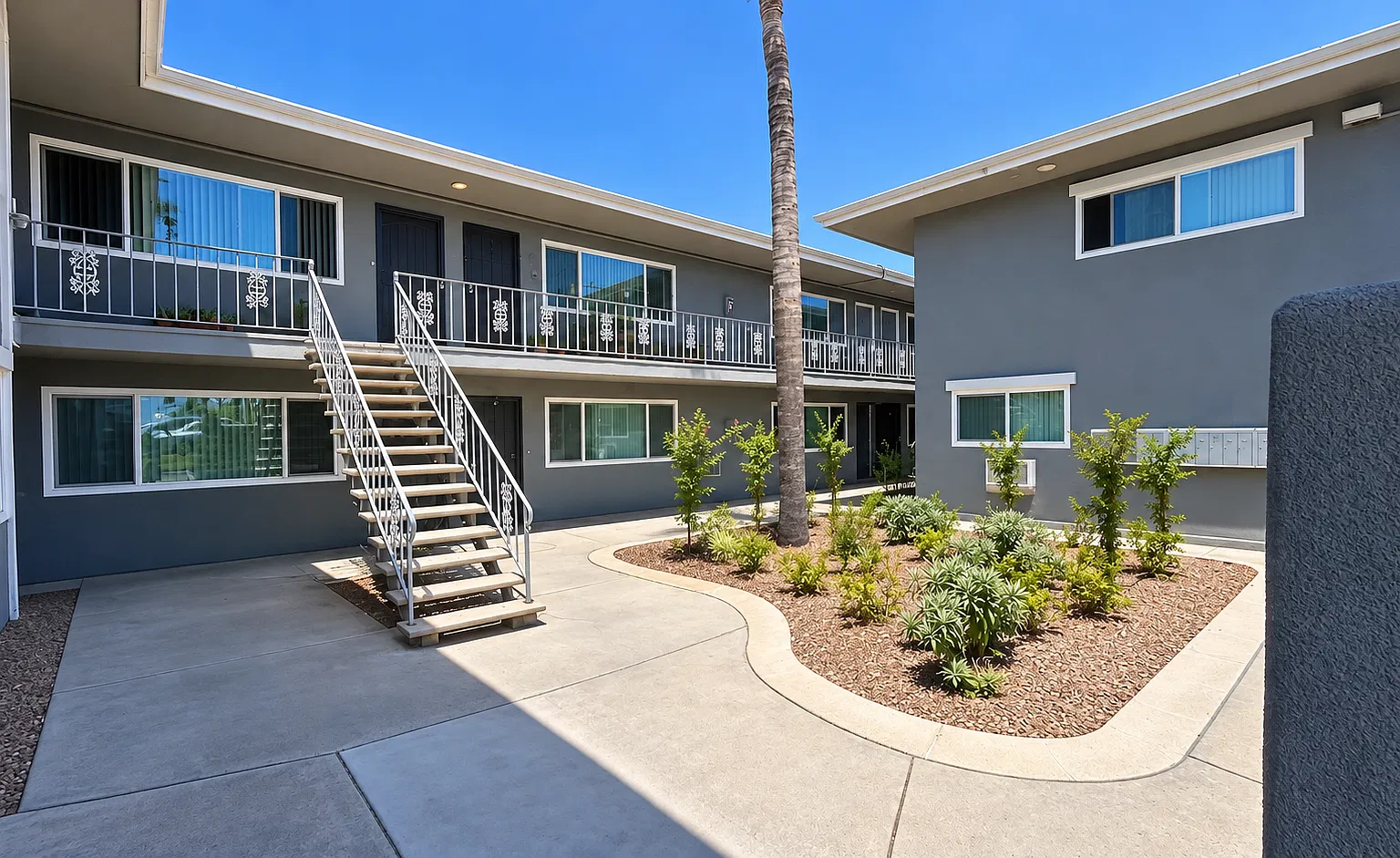 1304 Roxanne Dr — Photo 1