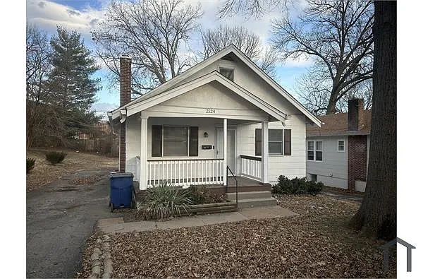 2124 Wolter Ave photo 1