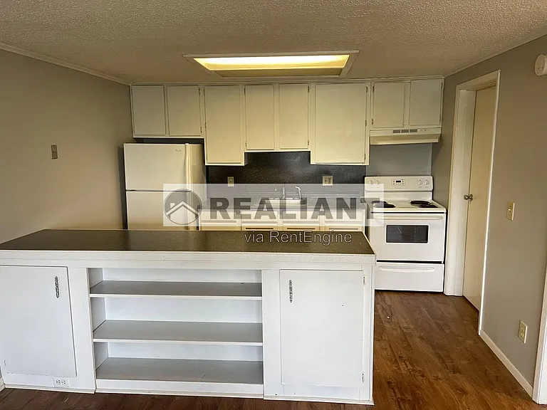 405 Amhurst Dr — Photo 6