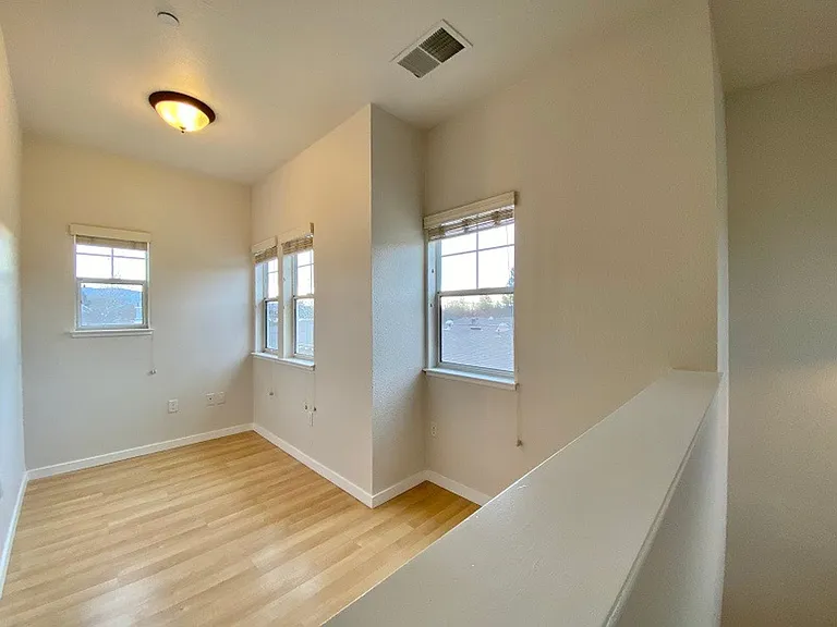 Valley Oak Drive, 140 * — Photo 17