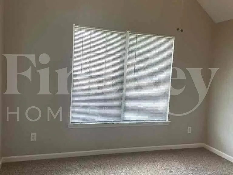 1119 Oak Hollow Ct — Photo 5