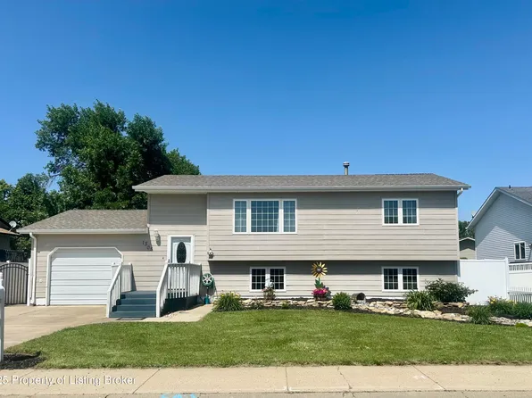 1305 8th St E, Dickinson, ND 58601