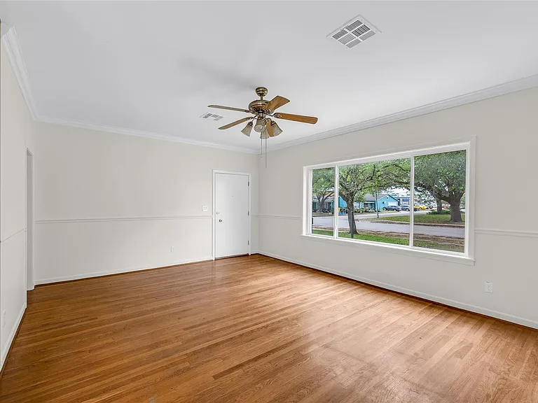 2527 Avenue G — Photo 6