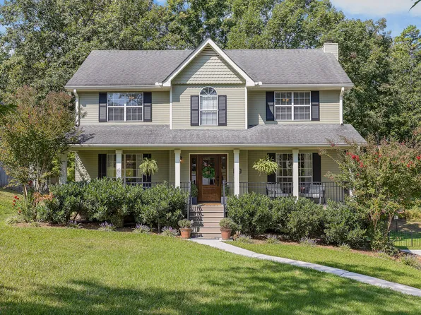 2034 Port Royal Dr, Soddy Daisy, TN 37379