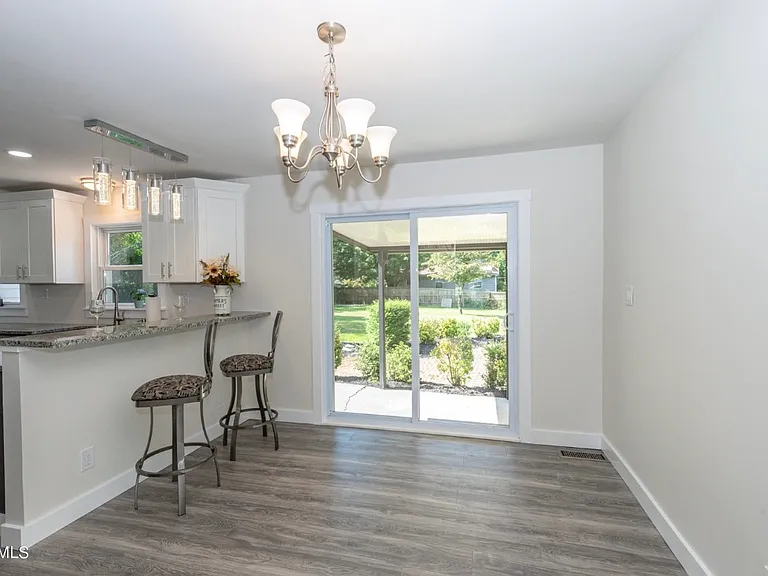 5909 Adelia Dr — Photo 18