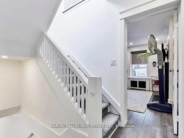 96 Balmoral Ave — Photo 10
