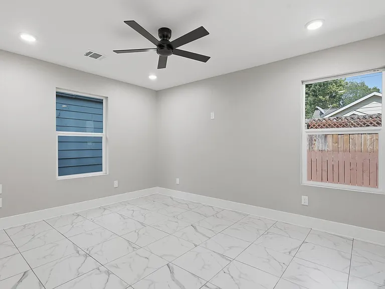 105 Opal Ct — Photo 13