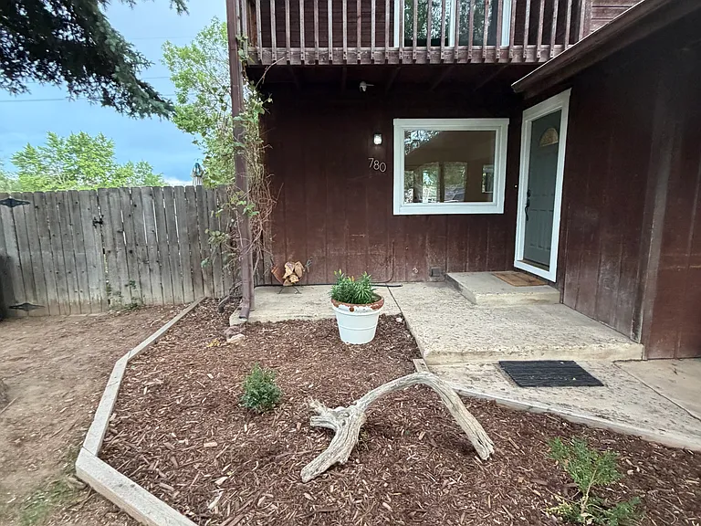 780 Excalibur St — Photo 2