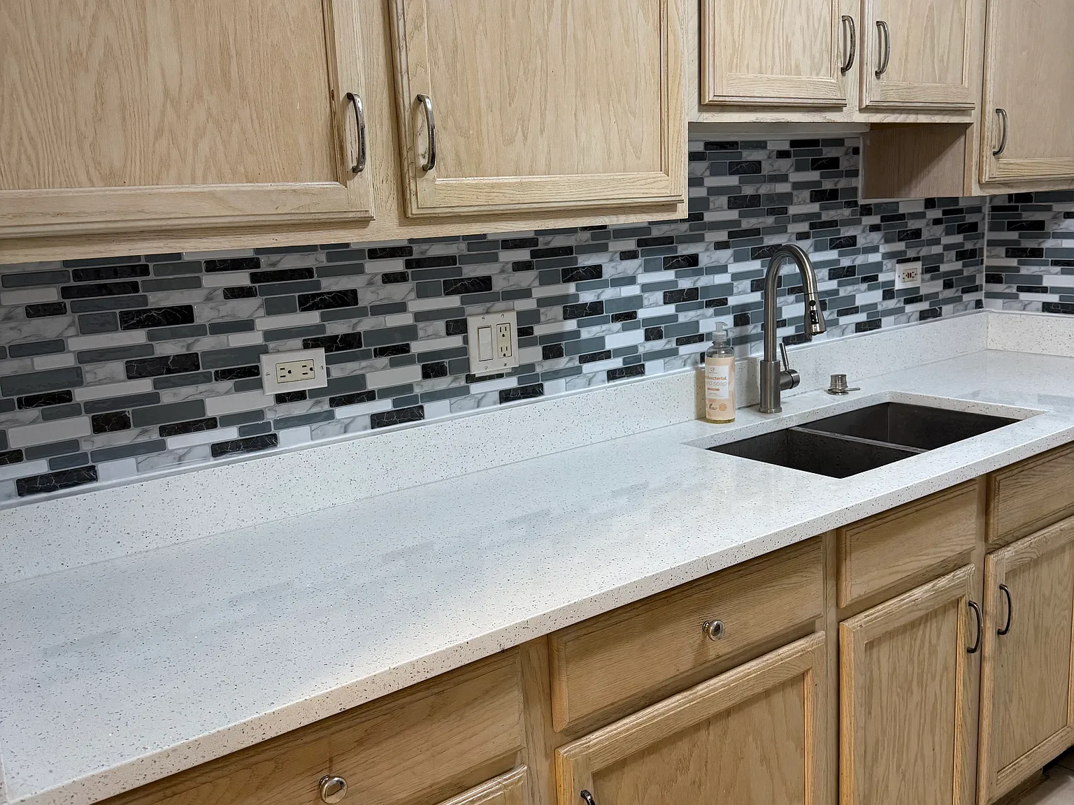 2 bed, 880 sqft, $1,900 — Photo 1