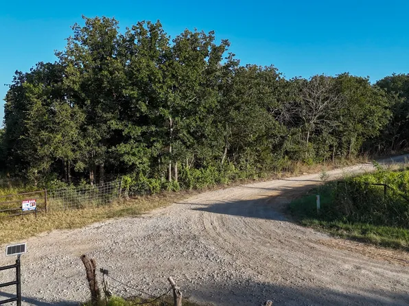 1957 Prairie Grove Rd, Valley View, TX 76272