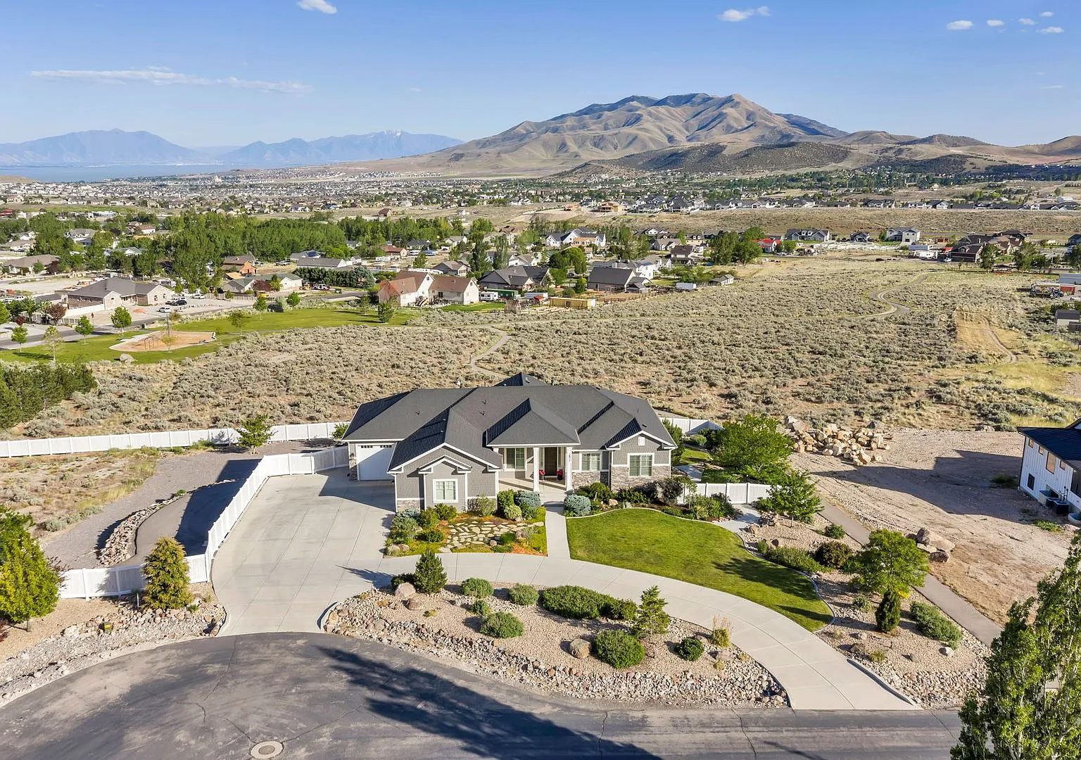 Gorgeous Eagle Mountain Home — Photo 3
