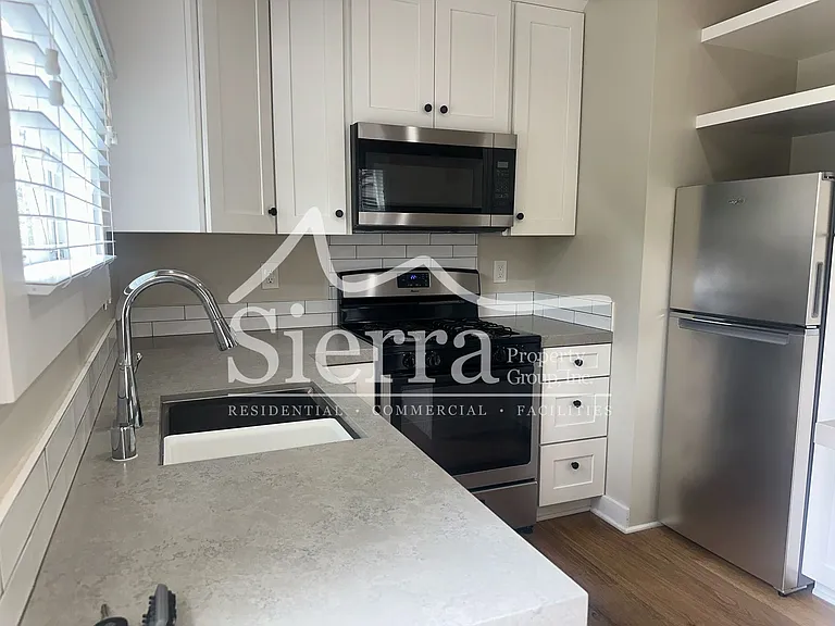 1323 Olive St #B — Photo 3