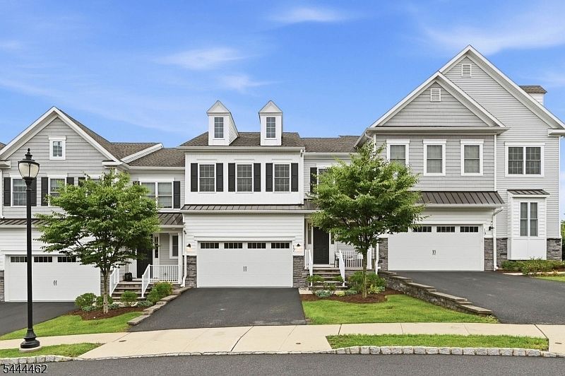 1st image of 17 Cypress Ln