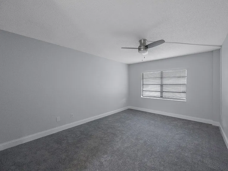 200 Westwood Ter N #122 — Photo 9