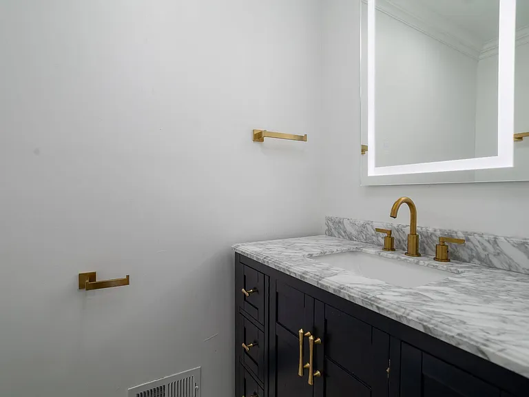 405 Park Lake Cir — Photo 15