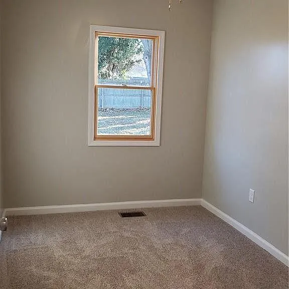 1015 Boylan Dr — Photo 9