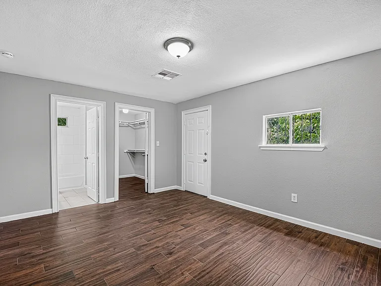 1112 Johnson St — Photo 16