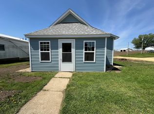 442 Ferry Rd, Miles, IA 52064