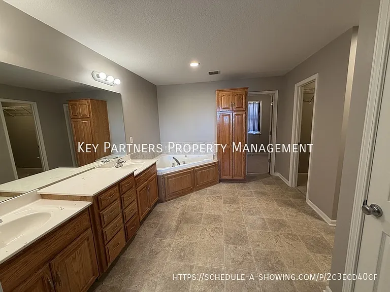 1004 NW 113th St — Photo 11