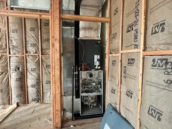 2404 Summit Avenue image 13 of 16