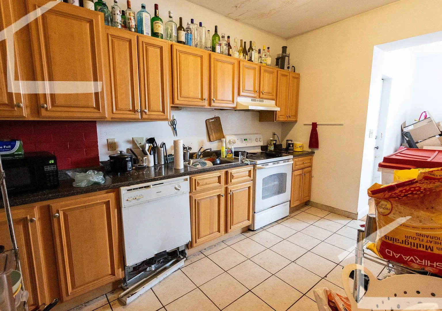 Charming 4 Bedroom — Photo 4