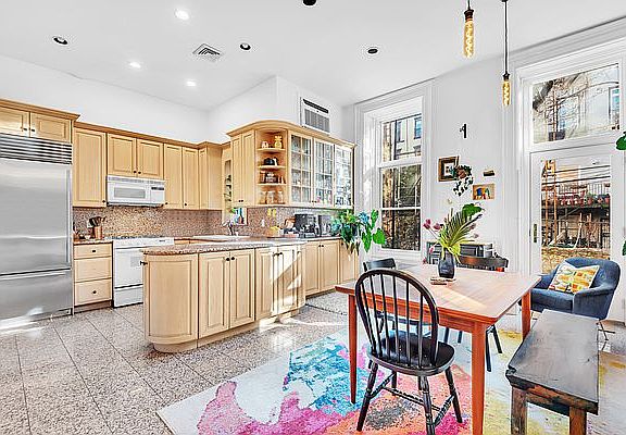 4th image of 208 President St #1