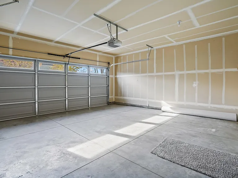 2810 E Clarene Dr — Photo 24