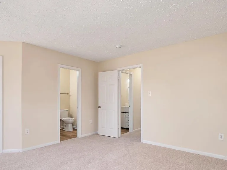 2431 W Rosecroft Village Cir — Photo 15