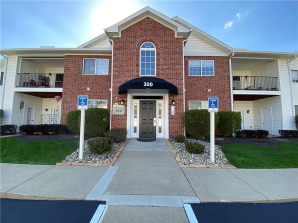 300 Hidden Ridge Ct APT 202, South Park, PA 15129