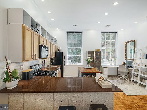 3rd image of 1029 Spruce St #33-102