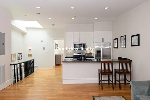 87 3rd St #1T Photo 1
