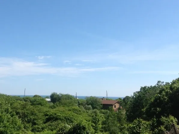 https://photos.zillowstatic.com/fp/c138c3e5e3fef1d4879bc42d2ae17aa4-p_e.webp