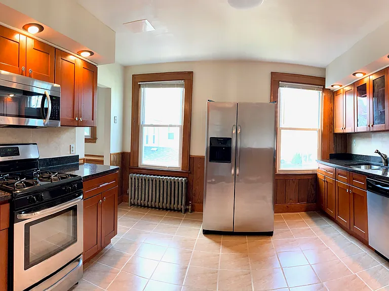 128 Clifford St #1 — Photo 9