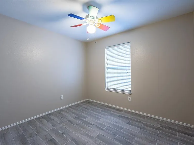 1607 Greening Way — Photo 18