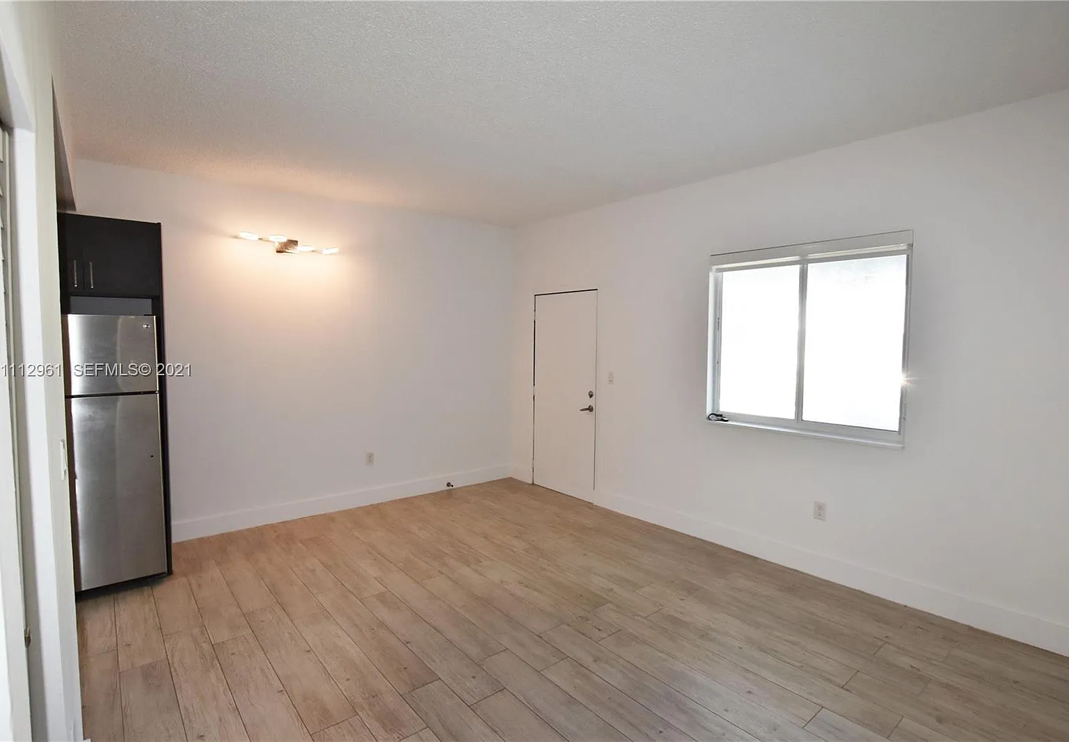 2 bed, 700 sqft, $2,050 — Photo 2