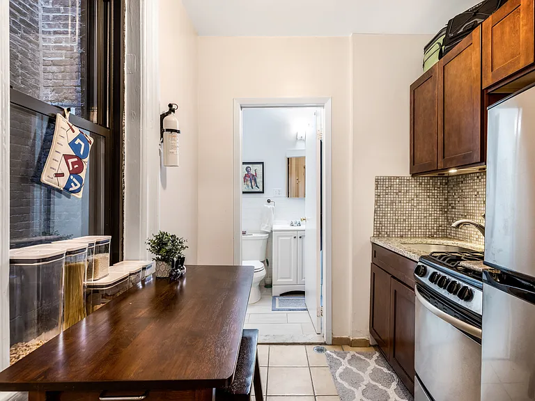 142 W 17th St #4RW — Photo 4