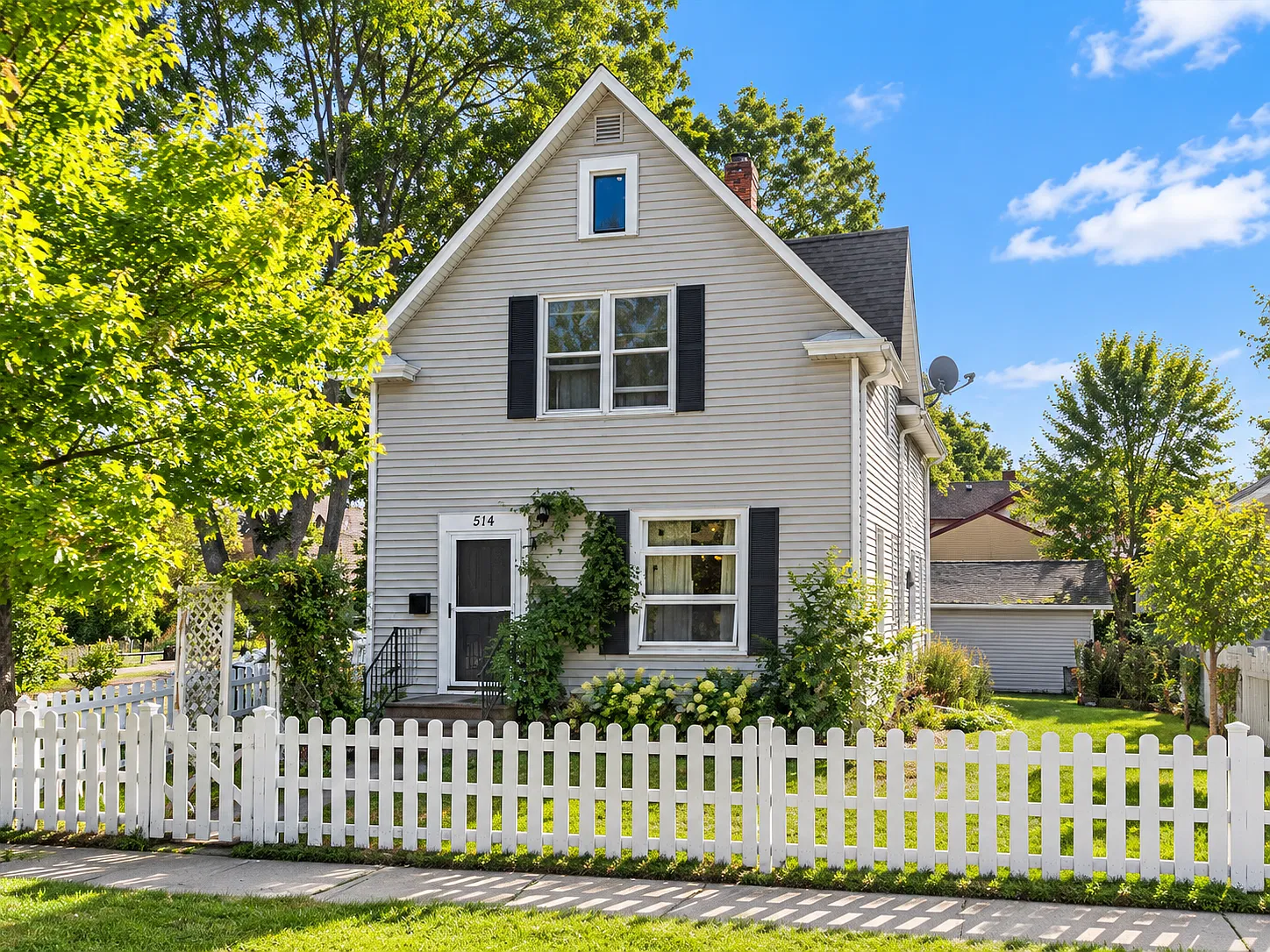 4 bed, 1.5 bath, $2,149 — Photo 1