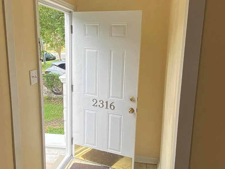 2316 Gilmore St — Photo 9
