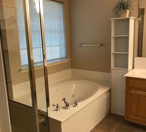 Jacuzzi master tub