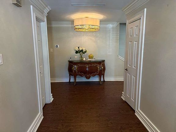 5th image of 502 Surrey Rd