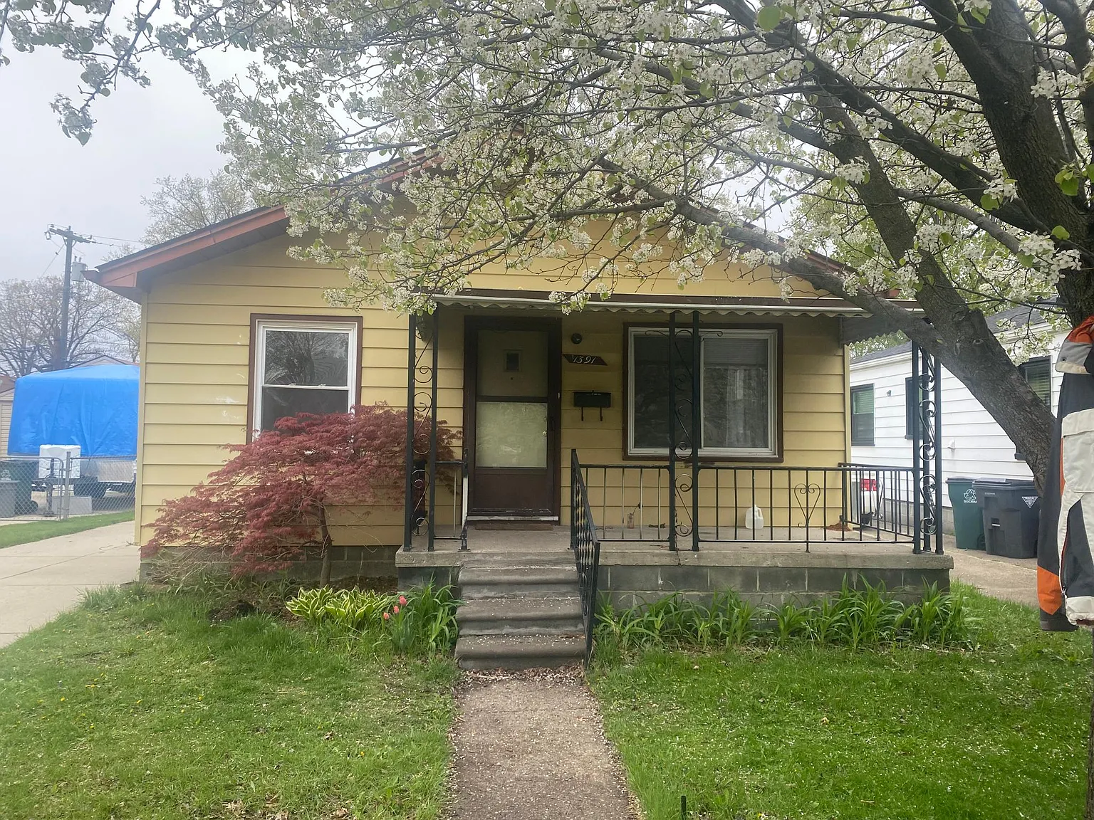 1391 E Webster Ave photo 1