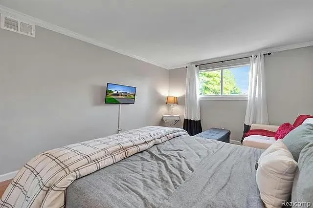4753 Quarton Rd — Photo 10