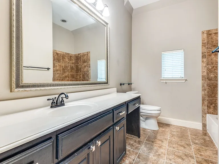 1436 Foster St — Photo 12