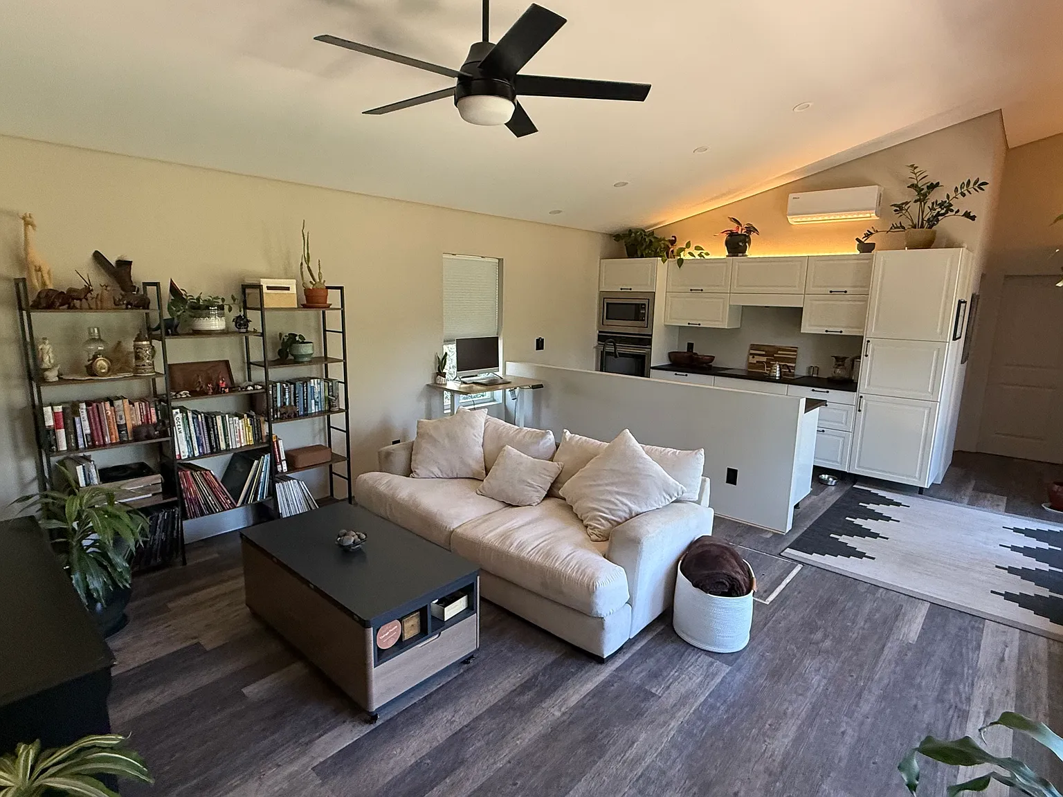 1 bed, 670 sqft, $2,250 — Photo 2