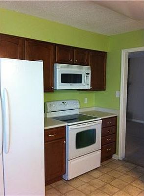 3rd image of 4534 Shadow Wood Cres