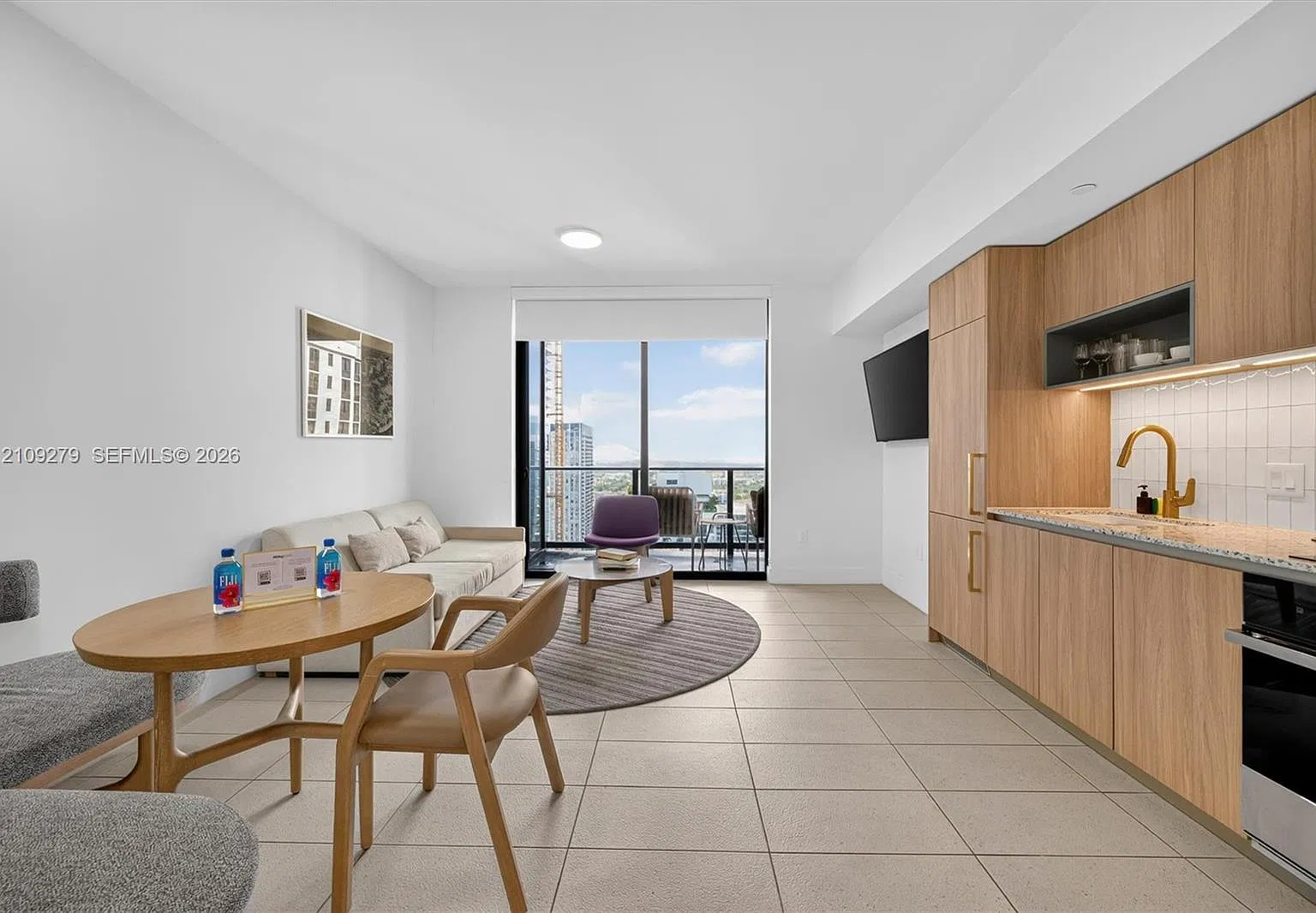 1 bed, 1.0 bath, 463 sqft, $2,950 — Photo 2